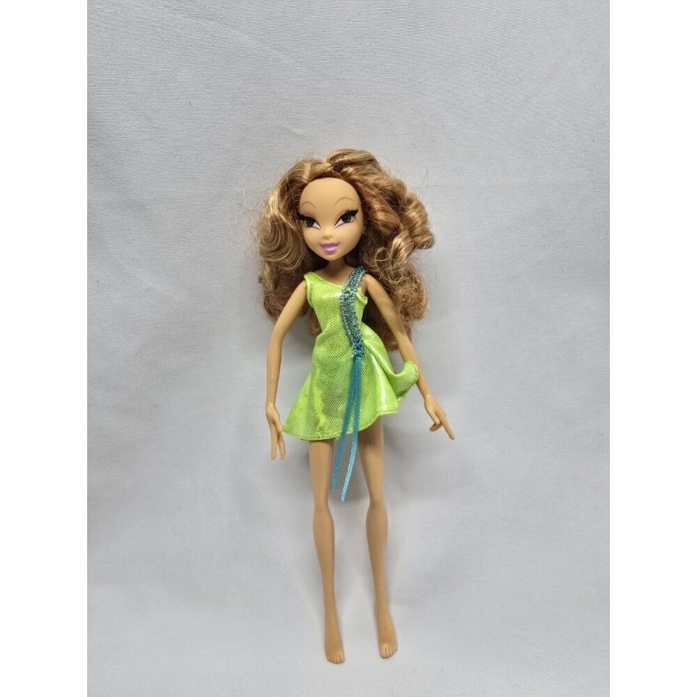 Mattel Winx Club 2005/2006 Singsational Magic Flora Doll- No Stand Doll Only.